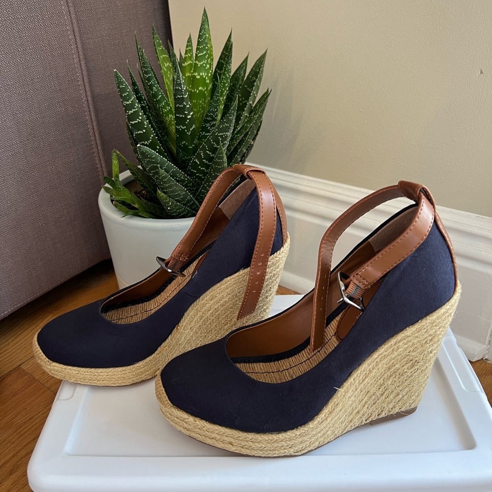 BCBG Generation wedge shoes (Navy Blue) Size 6 New without tags